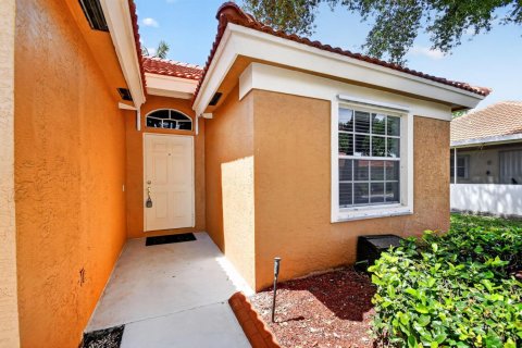 House in Riviera Beach, Florida 3 bedrooms, 146.41 sq.m. № 2185064 - photo 4