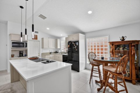 House in Riviera Beach, Florida 3 bedrooms, 146.41 sq.m. № 2185064 - photo 9