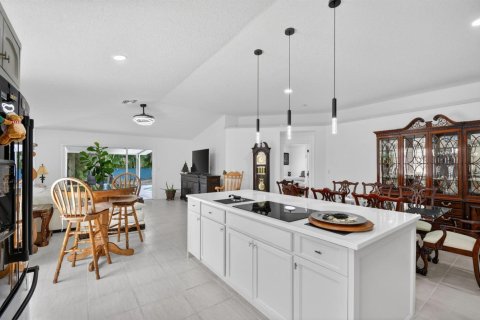 House in Riviera Beach, Florida 3 bedrooms, 146.41 sq.m. № 2185064 - photo 12