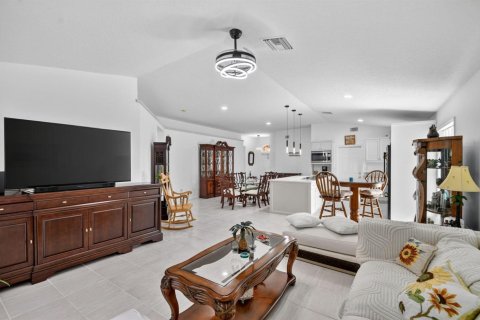 House in Riviera Beach, Florida 3 bedrooms, 146.41 sq.m. № 2185064 - photo 17
