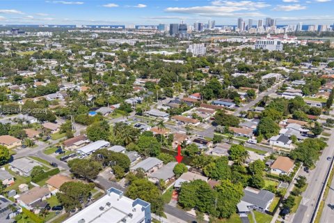 Immobilier commercial à vendre à Hallandale Beach, Floride: 177.26 m2 № 2423345 - photo 28