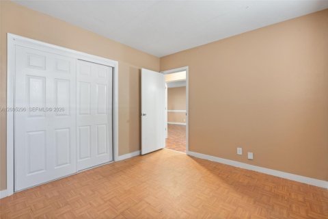 Immobilier commercial à vendre à Hallandale Beach, Floride: 177.26 m2 № 2423345 - photo 20