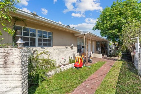Immobilier commercial à vendre à Hallandale Beach, Floride: 177.26 m2 № 2423345 - photo 26