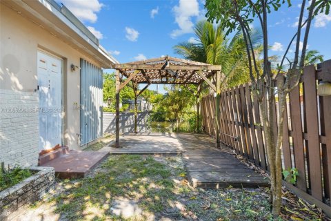 Immobilier commercial à vendre à Hallandale Beach, Floride: 177.26 m2 № 2423345 - photo 24