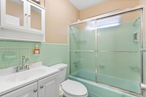 Immobilier commercial à vendre à Hallandale Beach, Floride: 177.26 m2 № 2423345 - photo 17