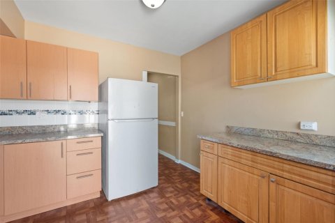 Immobilier commercial à vendre à Hallandale Beach, Floride: 177.26 m2 № 2423345 - photo 10