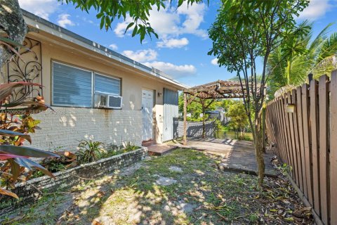Immobilier commercial à vendre à Hallandale Beach, Floride: 177.26 m2 № 2423345 - photo 25