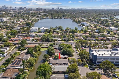 Immobilier commercial à vendre à Hallandale Beach, Floride: 177.26 m2 № 2423345 - photo 3