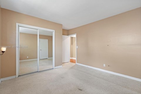 Immobilier commercial à vendre à Hallandale Beach, Floride: 177.26 m2 № 2423345 - photo 14