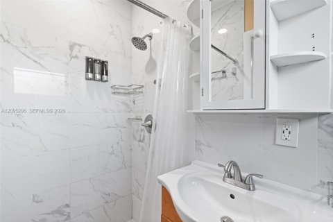 Immobilier commercial à vendre à Hallandale Beach, Floride: 177.26 m2 № 2423345 - photo 16