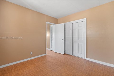 Immobilier commercial à vendre à Hallandale Beach, Floride: 177.26 m2 № 2423345 - photo 19