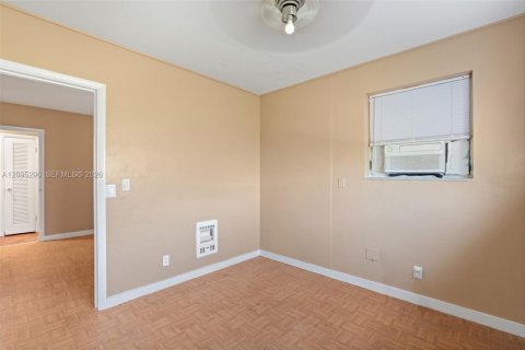 Immobilier commercial à vendre à Hallandale Beach, Floride: 177.26 m2 № 2423345 - photo 22