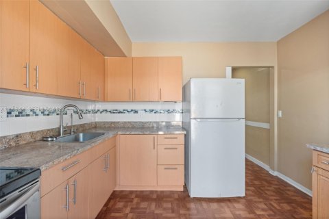 Immobilier commercial à vendre à Hallandale Beach, Floride: 177.26 m2 № 2423345 - photo 7