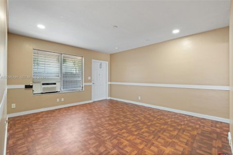 Immobilier commercial à vendre à Hallandale Beach, Floride: 177.26 m2 № 2423345 - photo 8