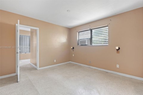 Immobilier commercial à vendre à Hallandale Beach, Floride: 177.26 m2 № 2423345 - photo 13