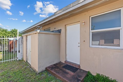Immobilier commercial à vendre à Hallandale Beach, Floride: 177.26 m2 № 2423345 - photo 11