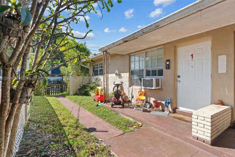 Immobilier commercial à vendre à Hallandale Beach, Floride: 177.26 m2 № 2423345 - photo 23