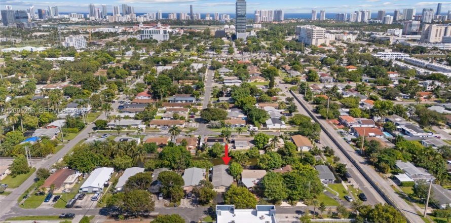 Immobilier commercial à Hallandale Beach, Floride 177.26 m2 № 2423345
