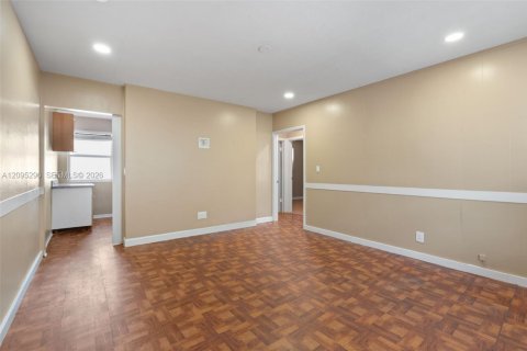 Immobilier commercial à vendre à Hallandale Beach, Floride: 177.26 m2 № 2423345 - photo 6