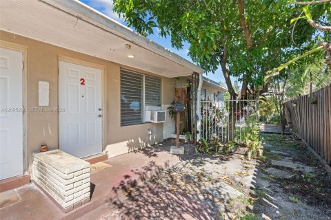 Immobilier commercial à vendre à Hallandale Beach, Floride: 177.26 m2 № 2423345 - photo 5