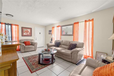 Commercial property in Saint Petersburg, Florida 12 bedrooms, 508.92 sq.m. № 2318862 - photo 24