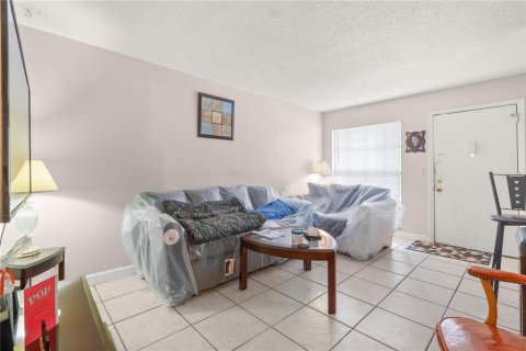 Commercial property in Saint Petersburg, Florida 12 bedrooms, 508.92 sq.m. № 2318862 - photo 11