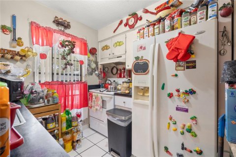 Commercial property in Saint Petersburg, Florida 12 bedrooms, 508.92 sq.m. № 2318862 - photo 4