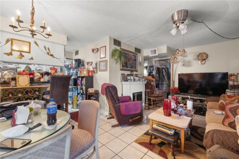 Commercial property in Saint Petersburg, Florida 12 bedrooms, 508.92 sq.m. № 2318862 - photo 2