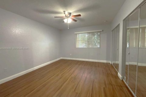 Villa ou maison à louer à Miramar, Floride: 2 chambres, 98.1 m2 № 2170298 - photo 15