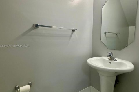 Villa ou maison à louer à Miramar, Floride: 2 chambres, 98.1 m2 № 2170298 - photo 10