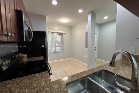 Villa ou maison à louer à Miramar, Floride: 2 chambres, 98.1 m2 № 2170298 - photo 8