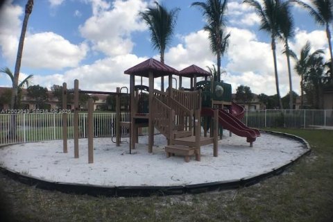 Villa ou maison à louer à Miramar, Floride: 2 chambres, 98.1 m2 № 2170298 - photo 18