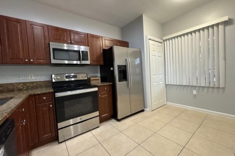 Villa ou maison à louer à Miramar, Floride: 2 chambres, 98.1 m2 № 2170298 - photo 7