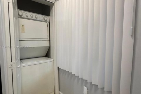 Villa ou maison à louer à Miramar, Floride: 2 chambres, 98.1 m2 № 2170298 - photo 9