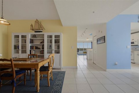 Condominio en venta en Orlando, Florida, 3 dormitorios, 217.86 m2 № 2157383 - foto 5