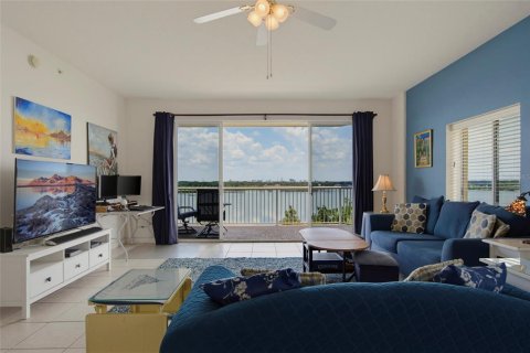 Condominio en venta en Orlando, Florida, 3 dormitorios, 217.86 m2 № 2157383 - foto 6