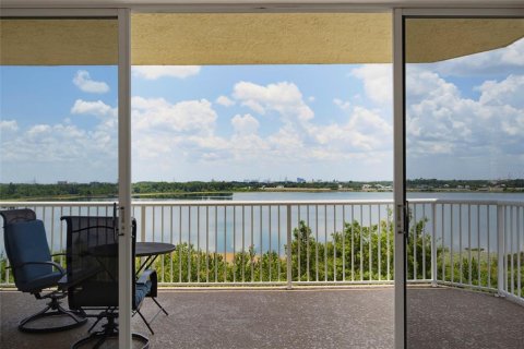 Condominio en venta en Orlando, Florida, 3 dormitorios, 217.86 m2 № 2157383 - foto 7