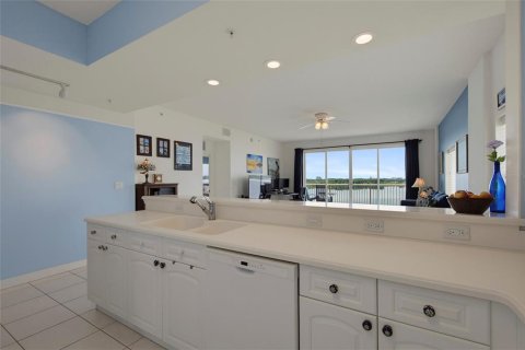 Condominio en venta en Orlando, Florida, 3 dormitorios, 217.86 m2 № 2157383 - foto 18