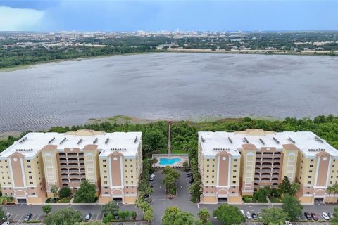 Condominio en venta en Orlando, Florida, 3 dormitorios, 217.86 m2 № 2157383 - foto 2