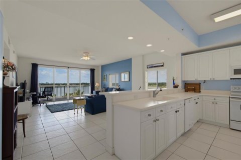 Condominio en venta en Orlando, Florida, 3 dormitorios, 217.86 m2 № 2157383 - foto 13