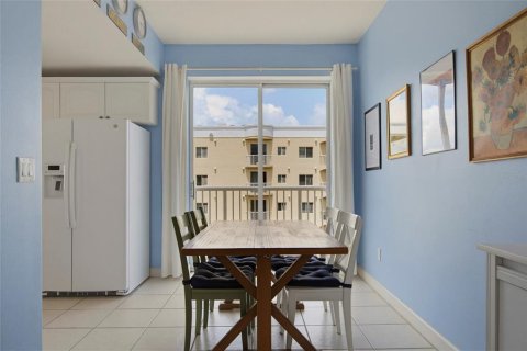 Condominio en venta en Orlando, Florida, 3 dormitorios, 217.86 m2 № 2157383 - foto 20