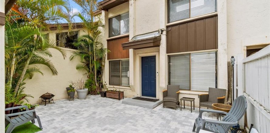 Townhouse in Clearwater, Florida 4 bedrooms, 135.27 sq.m. № 1772152