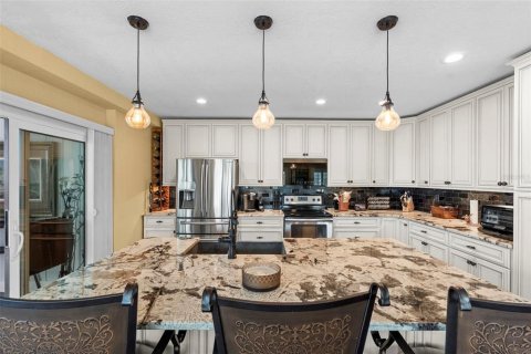 Condo in Ruskin, Florida, 1 bedroom № 2303129 - photo 10