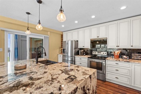 Condo in Ruskin, Florida, 1 bedroom № 2303129 - photo 13