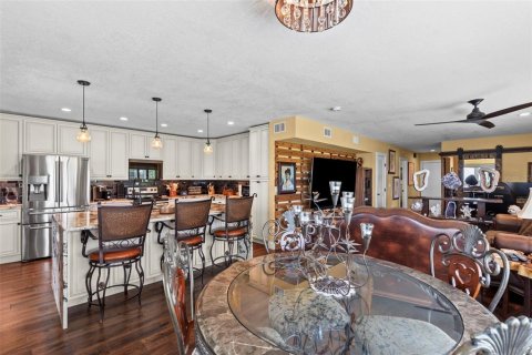 Condo in Ruskin, Florida, 1 bedroom № 2303129 - photo 11