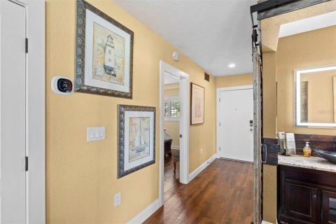 Condo in Ruskin, Florida, 1 bedroom № 2303129 - photo 18
