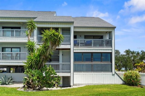 Condo in Ruskin, Florida, 1 bedroom № 2303129 - photo 2