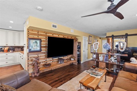 Condo in Ruskin, Florida, 1 bedroom № 2303129 - photo 9