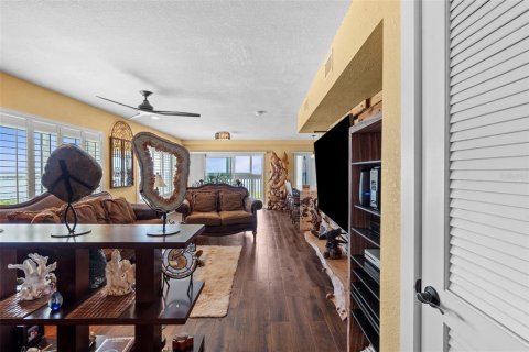 Condo in Ruskin, Florida, 1 bedroom № 2303129 - photo 6