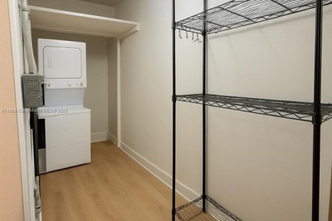 Снять в аренду виллу или дом в Майами, Флорида 2 спальни, 149.02м2, № 1931421 - фото 7